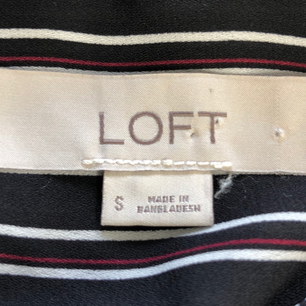 💕Beautiful Ann Taylor Loft Blouse💕 - Picture 6 of 8